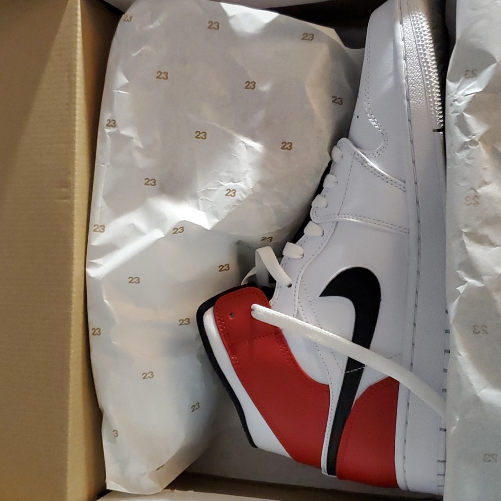 Jordan 1 mid gym red sz11.5